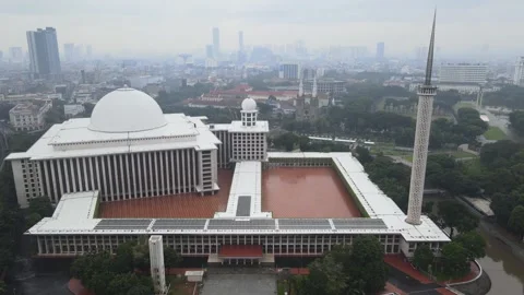 Jakarta Great Mosque and Train Passing By 스톡 동영상 148302797