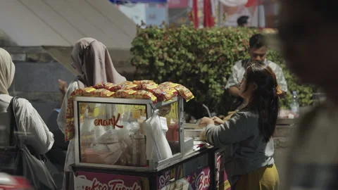 Jakarta Street In The Evening Video stock 343943018