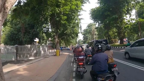 Jalan pelan-pelan 스톡 동영상 259523930