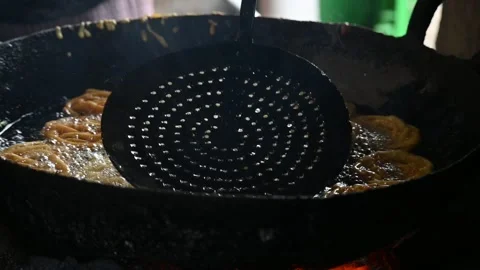 Jalebi making, Slow motion video. 스톡 동영상 295981317
