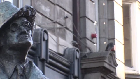 James Joyce Statue in Dublin, Ireland Video stock 80906470