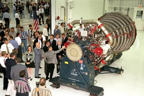 James W. Tibble (pointing at engine), an Engine Systems/Ground Support Equ... Fotos de archivo