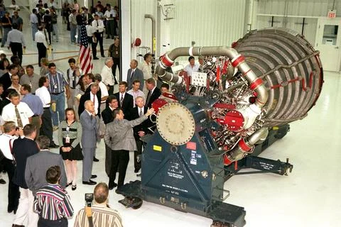 James W. Tibble (pointing at engine), an Engine Systems/Ground Support Equi.. Fotos de archivo