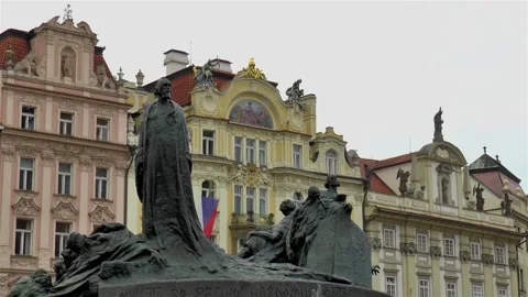 Jan Hus monument in Prague. Vídeos de archivo 143917584