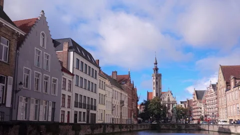Jan Van Eyck Square and houses from Spiegelrei canal, Bruges, Belgium Video stock 290105723