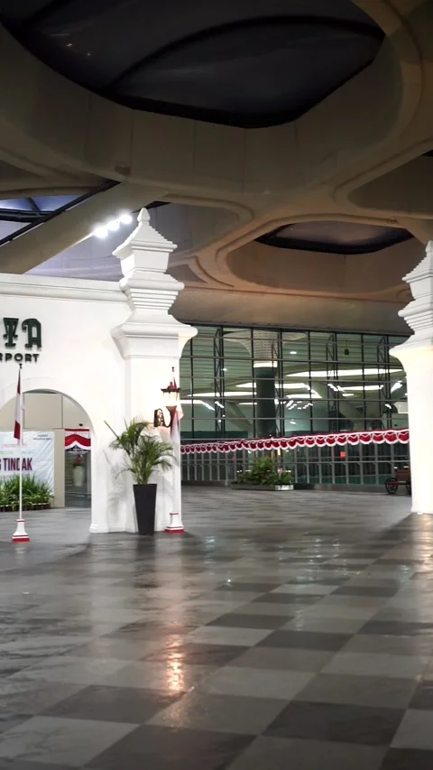 A janitor riding a red automated floor scrubber machine inside the Yogyakarta 库存影片 343579013