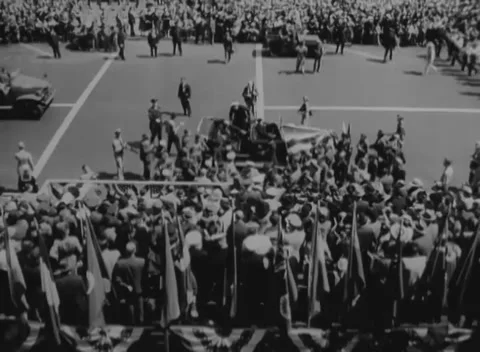 JAPAN - 1945: Flag-lined procession - Honor parade crosses San Francisco Видео 344509499
