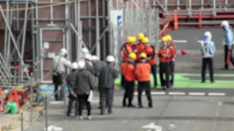 JAPAN : Blurred view of construction worker at the construction site. Vídeos de archivo 279364712
