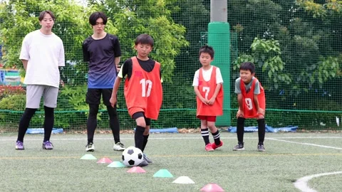 Japanese Boy Practicing Soccer Dribbling Through Training Markers 스톡 동영상 344241012