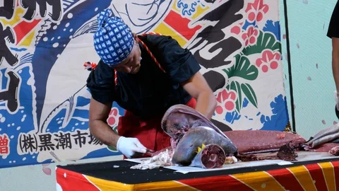 Japanese chef cutting fish Stock-Footage 119898320