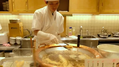 Japanese chef preparing and serving tempera on to plate Stock Footage 133154723