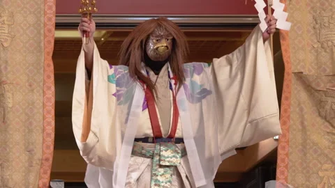 Japanese dancer with an eagle mask dancing during the festival of the rooster. Stock Footage 141965316