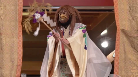 Japanese dancer with an eagle mask dancing during the festival of the rooster. Stock Footage 141965456