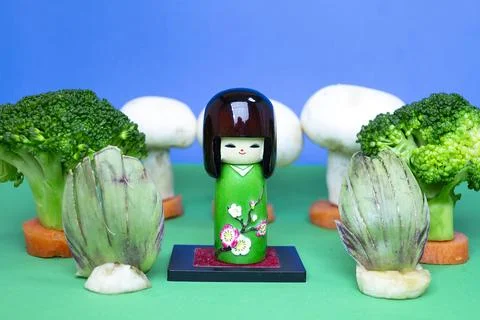 Japanese doll in forest Stockfoto's