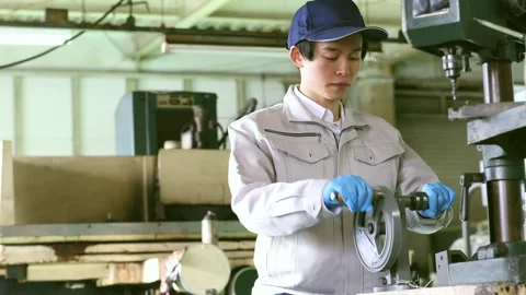 Japanese Factory Worker Operating Drill Press for Precision Metalworking 動画素材 344210547