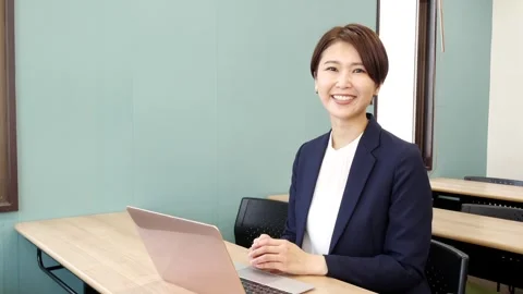 Japanese Female Business Instructor Explaining Computer Lesson Stock-Footage 344040837