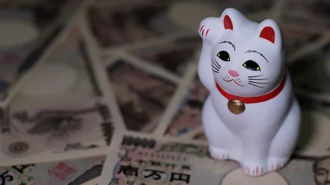 Japanese Fortune Cat together with Japanese Yen banknotes Stock Footage