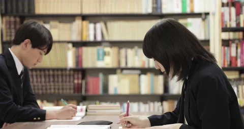 Japanese junior-high school students in the library Video stock 163001779