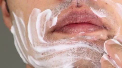 Japanese man preparing to shave Stock Footage 336574669