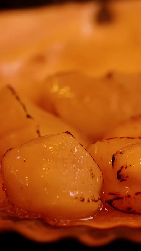 Japanese Scallops Grilling in Shell with Open Flame Video stock 343593569