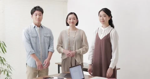 Japanese team working in the office Video stock 152197033