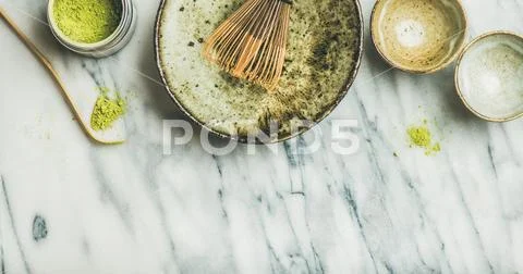 Japanese tools and bowls for brewing matcha green tea Stock Photos