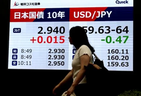 Japan's long-term interest rate rises to highest level in 30 years, Tokyo - 31 A Stock Photos