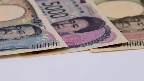 Japan's new rotating banknote Video stock 326080575