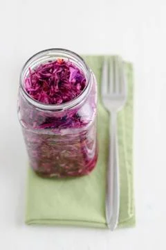 Jar with fermented cabbage and fork on napkin Foto stock