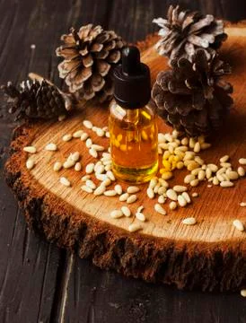 Jar of oil of pine nuts Foto stock
