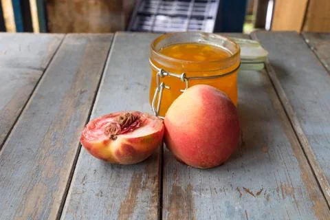 Jar with peach jam on the rustic table Stock-Fotos