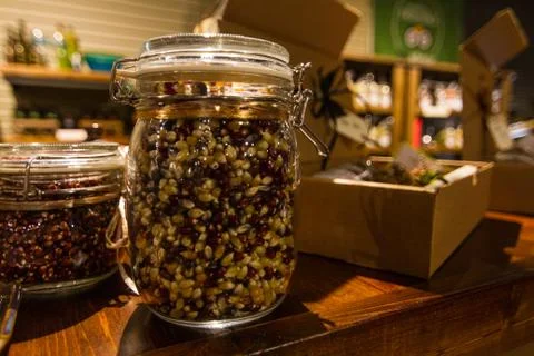 Jar of Popcorn Kernels Foto stock