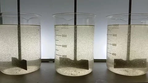 Jar Test Sequence: Close Up End Flocculation Three Jars 動画素材 333311127