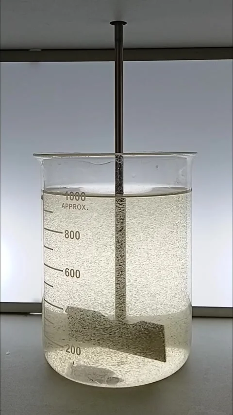 Jar Test Sequence: Close Up Single Jar Flocculation 動画素材 333311110