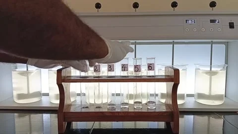 Jar Test Sequence: Dosing Coagulant into Water Samples Vidéo 333311116