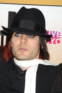  JARED LETO AND HIS BAND 30 SECONDS TO MARS arrives at the 2006 MTV Video ... Stock Photos