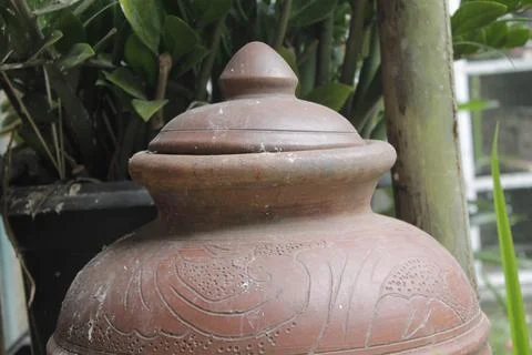 Jars are containers that are usually larger and heavier than barrels Fotos de archivo
