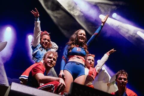  Jasmin Wagner alias Blümchen (mitte), Die 90er live-Tour in Berlin-Hoppeg.. Stock Photos