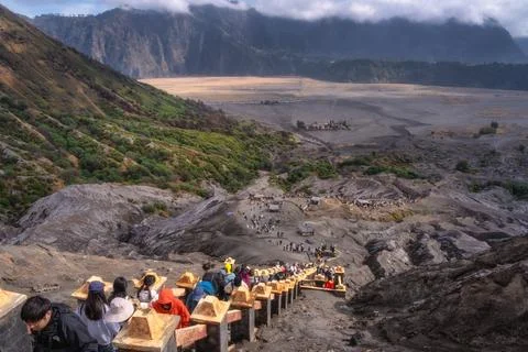 Java, Indonesia, 2 Oct 2024 Visitors are enjoying breathtaking scenic views o Stockfoto's
