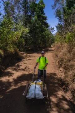 Java, Indonesia, 30 Sep 2024 A man, worker is seen pulling a cart with sulfur Foto stock