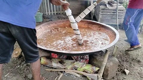 Java Indonesia 4 June 2026: Villagers work together to make traditional jenang. 스톡 동영상 336651035