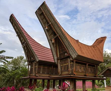 Java, Indonesia, June 13, 2022 - Toraja homes all follow the same rigid design 스톡 사진