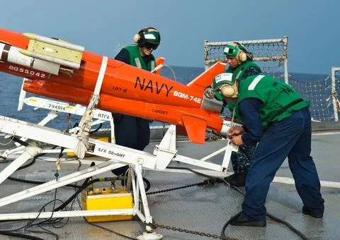 JAVA SEA (May 25, 2013) Sailors assigned to Targets detachment at Fleet Ac... 스톡 사진