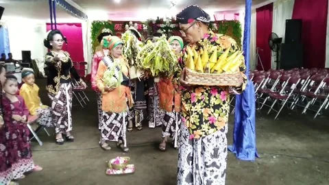 Javanese cultural wedding procession Video stock 170715756