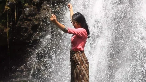 Javanese Girl Dancing Stock Footage 113031658