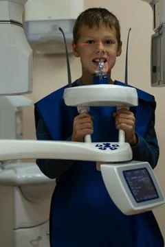 Jaw computed tomography, check up teeth in dental clinic. Boy with open mouth on Foto stock