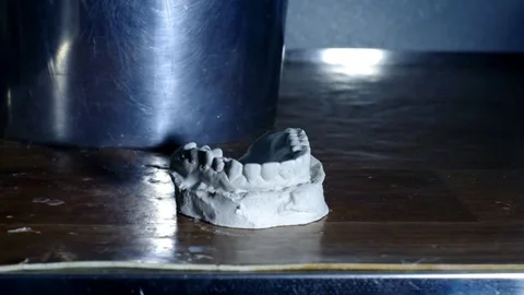 The Jaw in the dark 库存影片 73441062