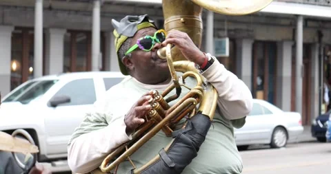 The  jazz band performs in Jackson Square in the New Orleans French Quarter 動画素材 268760409