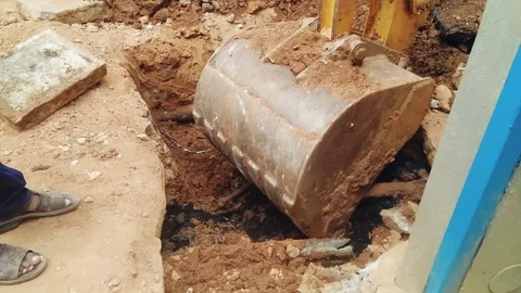 Jcb Bulldozer Digging And Picking Soil From The Ground In The Street 4K 스톡 동영상 122205300