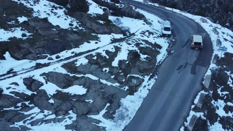 Jeep driving down a mountain in winter Stock Footage 158547862
